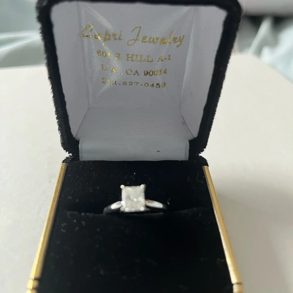 Genuine Diamond Engagement Ring 0.96 carat. - Picture 2 of 16
